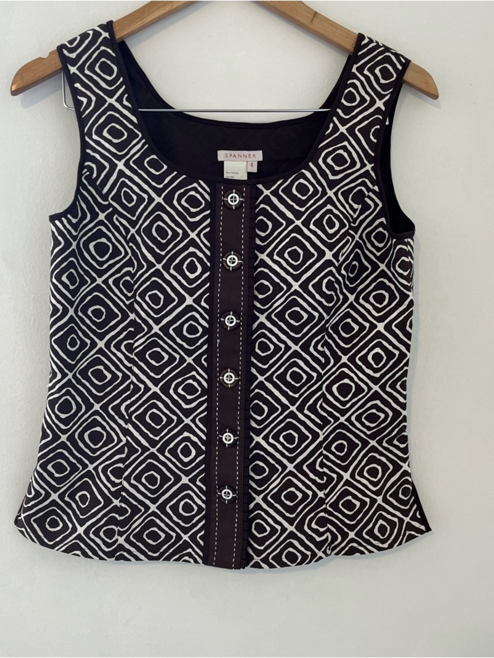 SPANNER Black & White Geometric Button-Front vest